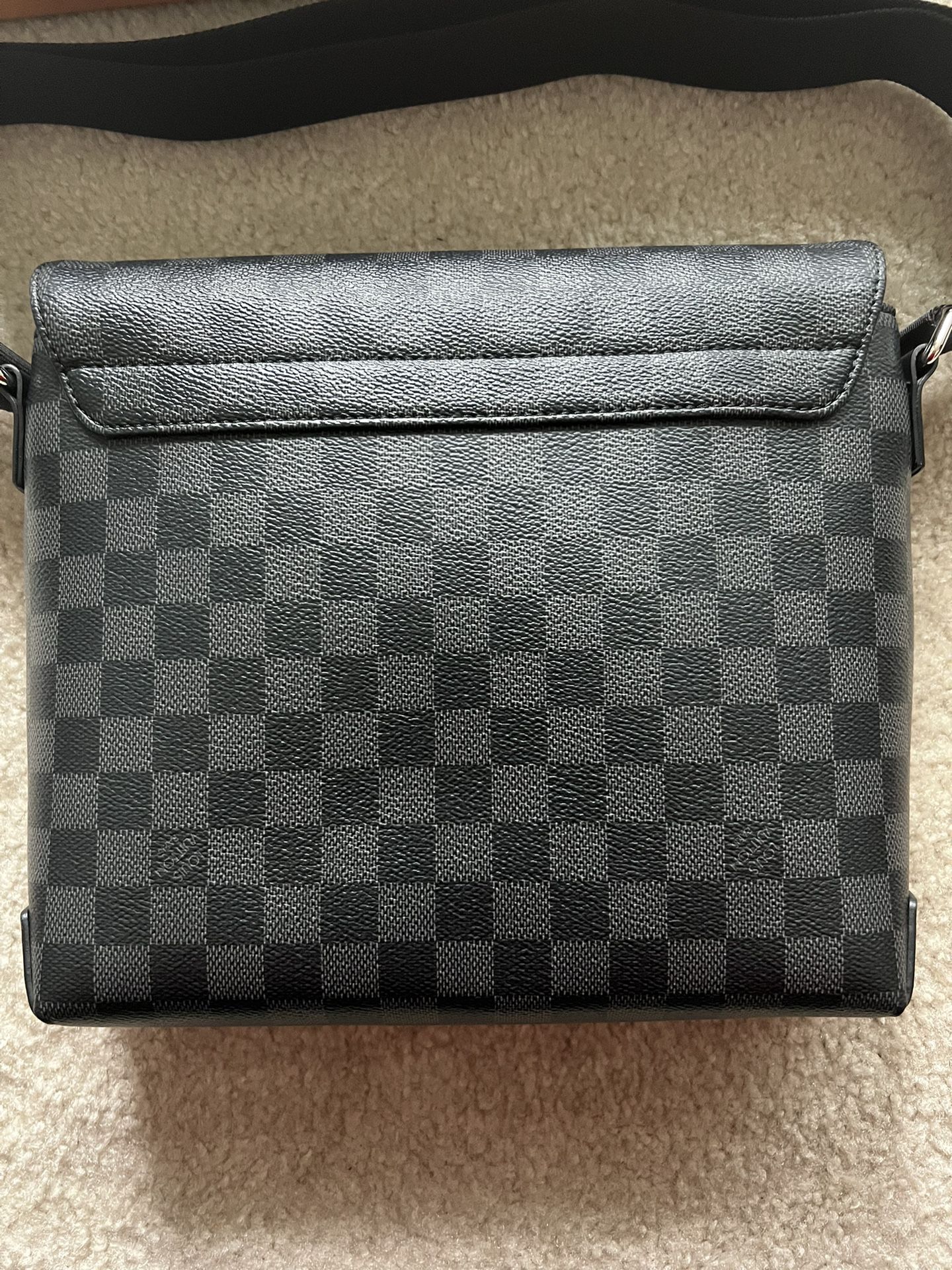 Louis Vuitton Messenger Bag District PM for Sale in New York, NY - OfferUp