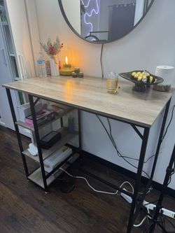 Modern Console Table – Great Condition