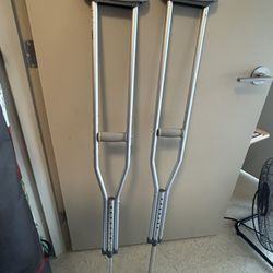 Crutches & Adult Walker 