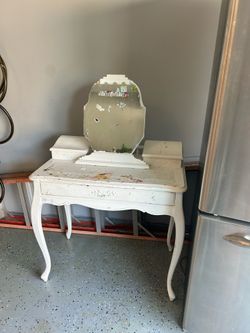 White Vanity (FREE)