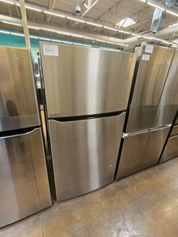 33 inch wide Refrigerator LG Stainless steel top freezer