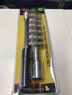 New. 9 piece socket wrench set