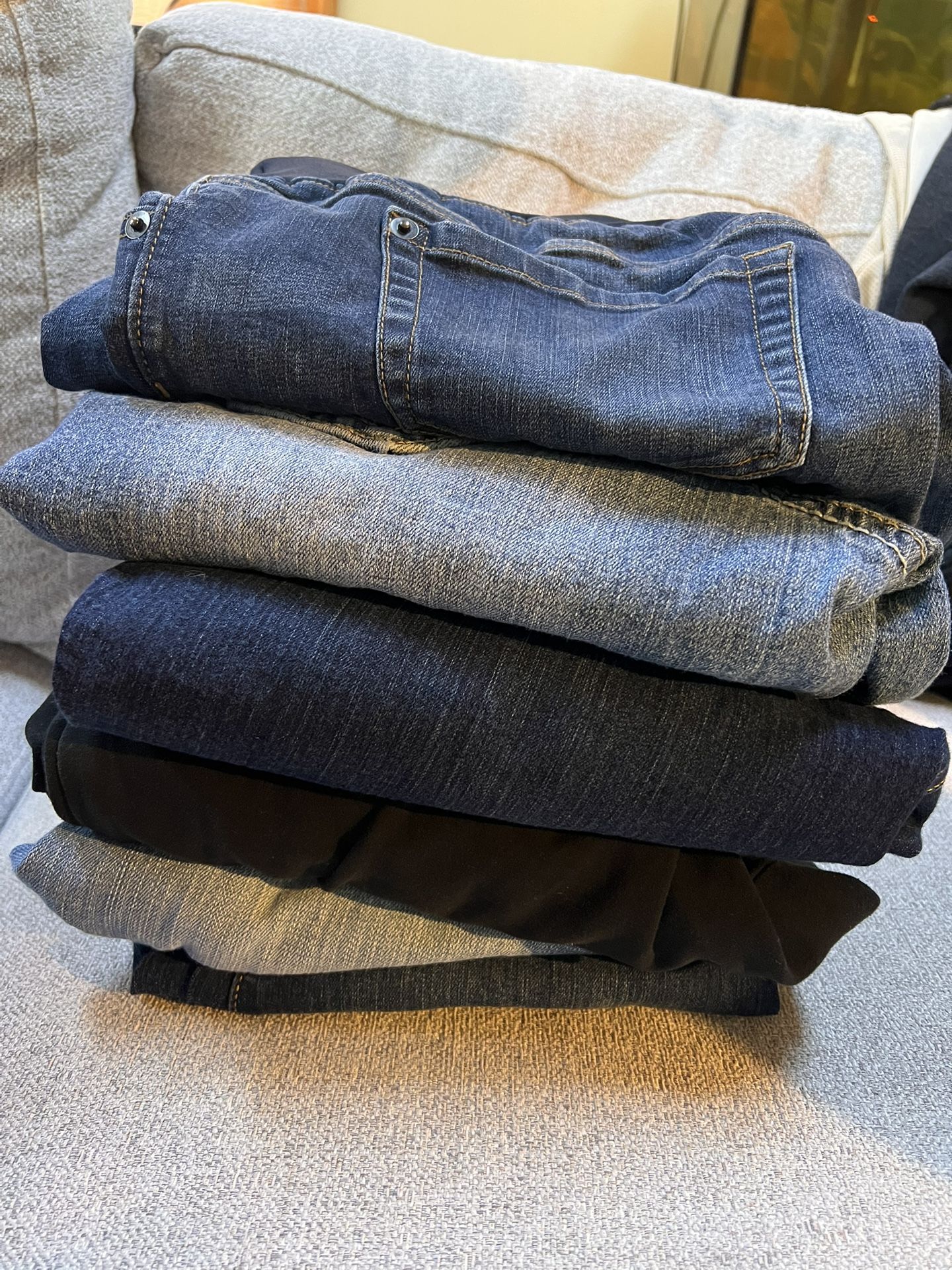 FREE: Maternity Clothes Bundle (Size 10/12)