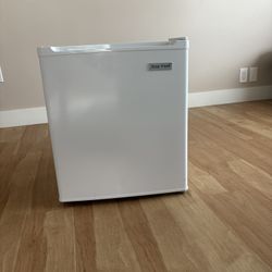 Artic Fresh Mini Fridge