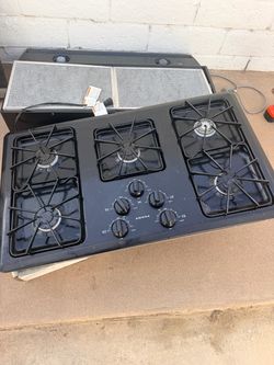 AMANA Gas Range :Cooktop : BLACK and Hood