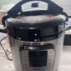 New Insta Pot /Cooker 