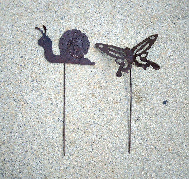 Snail/Butterfly Metal Yard Decor Stakes