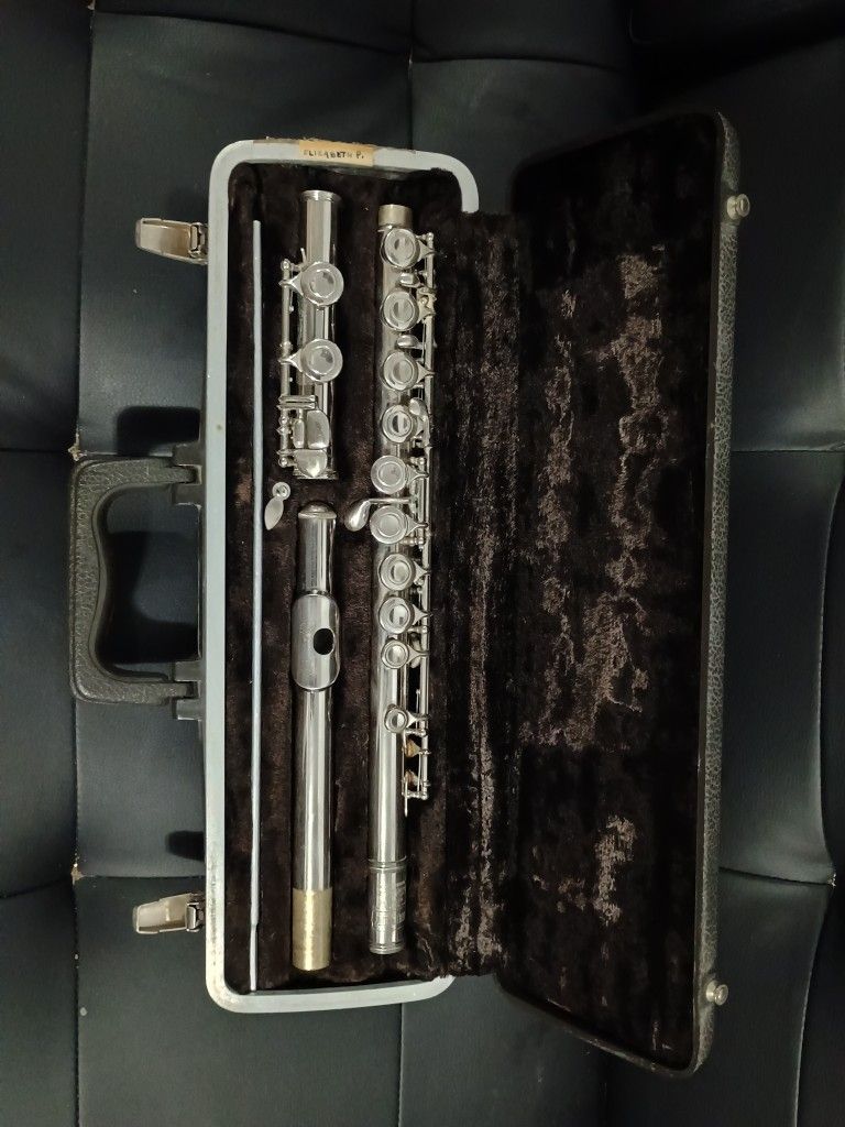 Bundy Student Silver Flute With Case