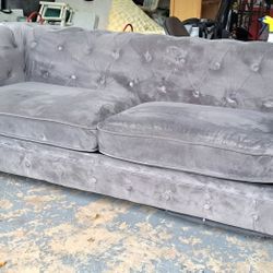 suede gray loveseat buenas condiciones 