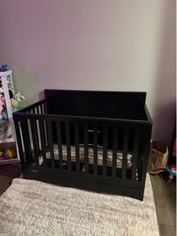 Graco Hadley 5-in-1 Convertible Crib with Drawer - Black