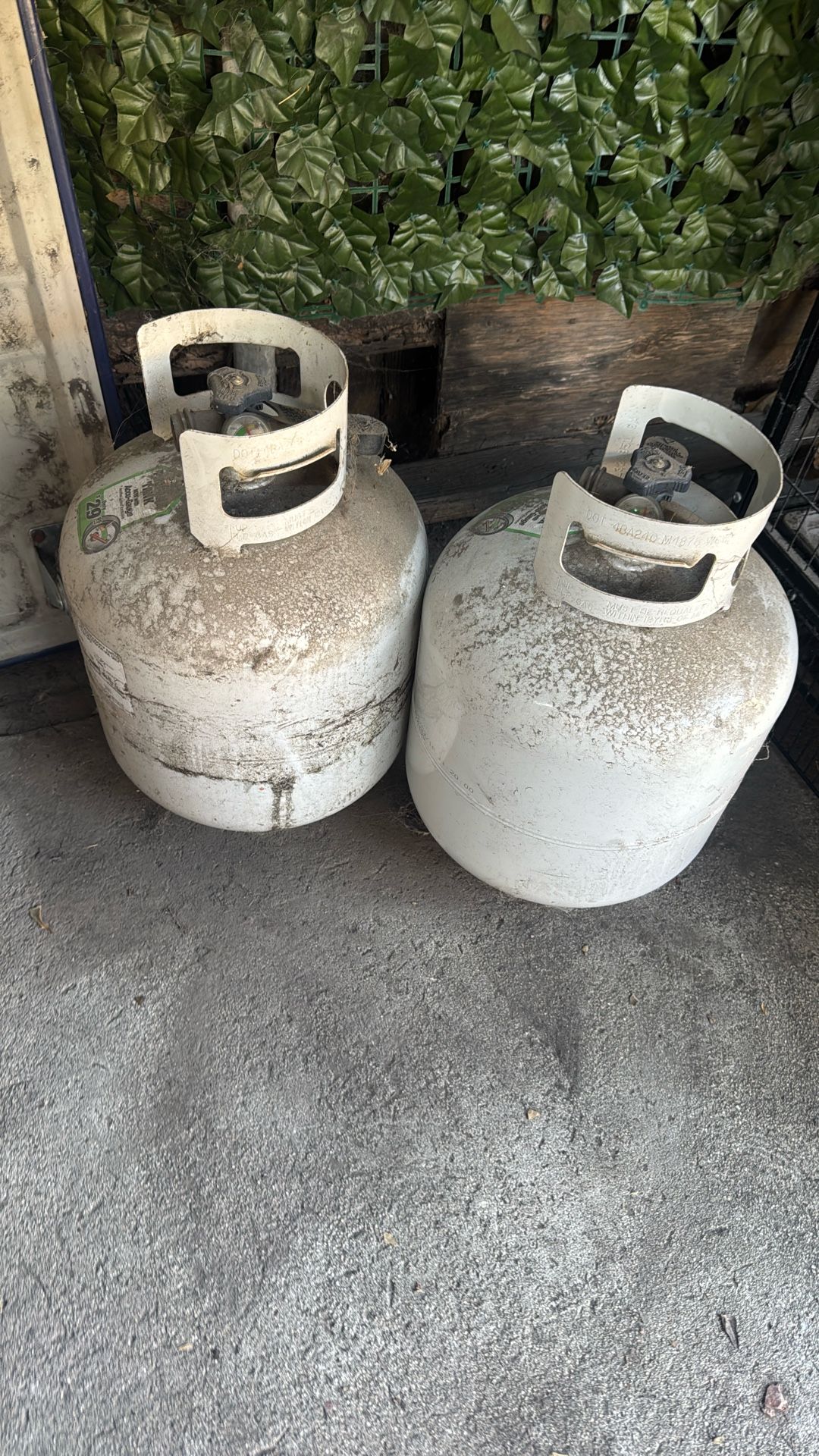 2 Propain Tanks