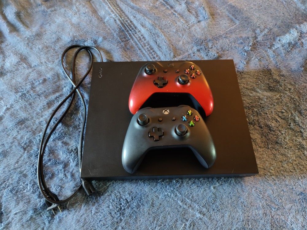 Xbox One X (1TB)