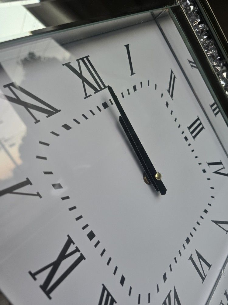 Crystal Crushed Diamond Mirrored Clock