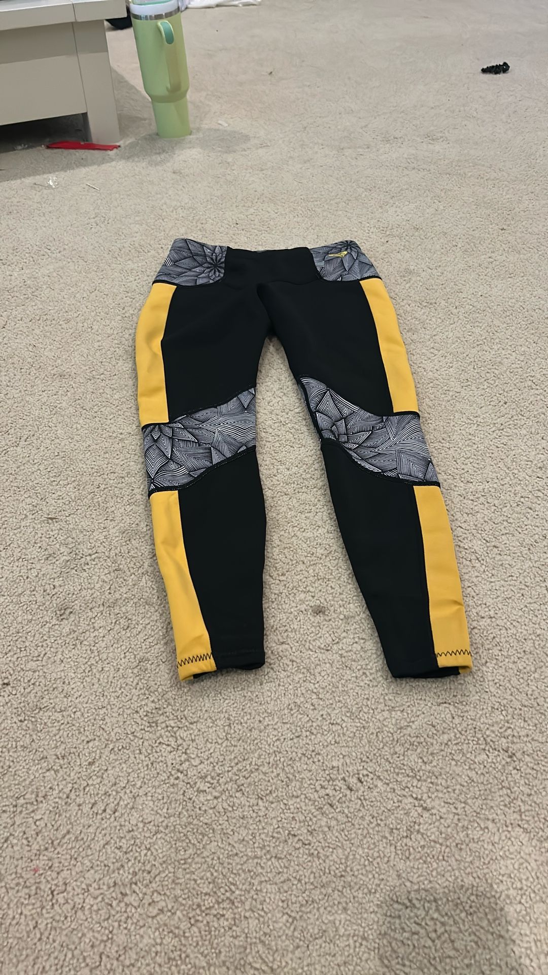 1mm Women’s Roxy Surf Pants, Size 2