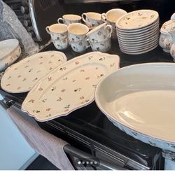 Villeroy & Boch Petite Fleur Porcelain 12-Place Setting + Full Serving Pieces – Excellent Condition