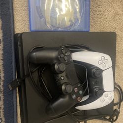 PS4 With 2 Controllers And COD Warzone 