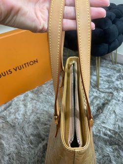 Louis Vuitton Wallet for Sale in Oak Lawn, IL - OfferUp