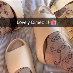 Yeezy Slides Available On Hand 🛍🛍🛍
