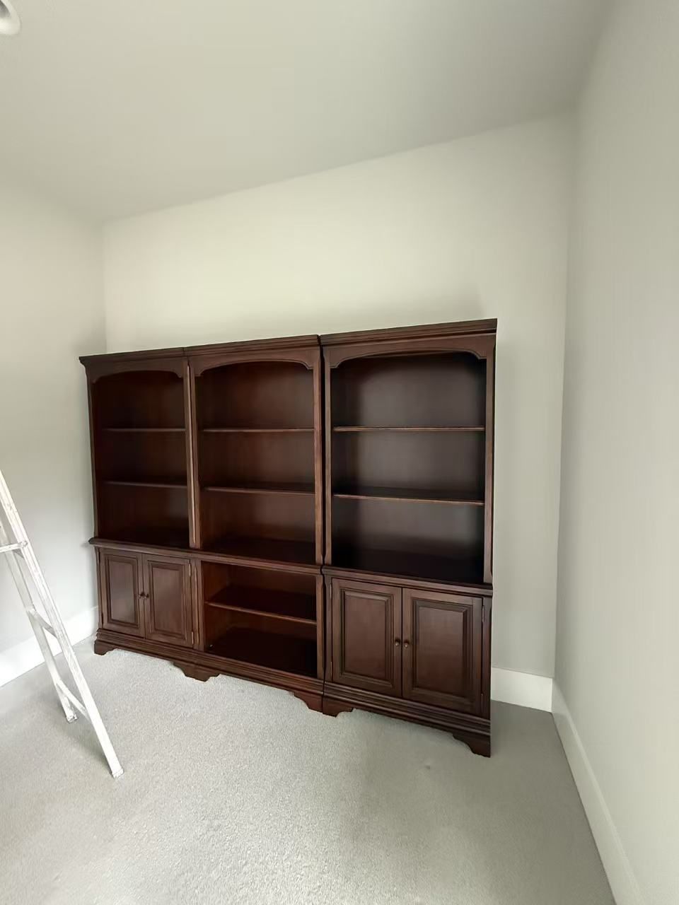 Furniture: Bookshelves
