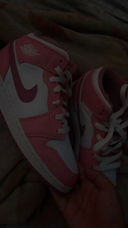 woman’s size 7 shoes
