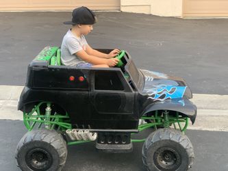 MONSTER TRUCK GRAVE DIGGER