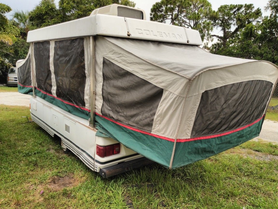 95 Coleman Williamsburg pop up 15ft electric Lyft for Sale in Fort