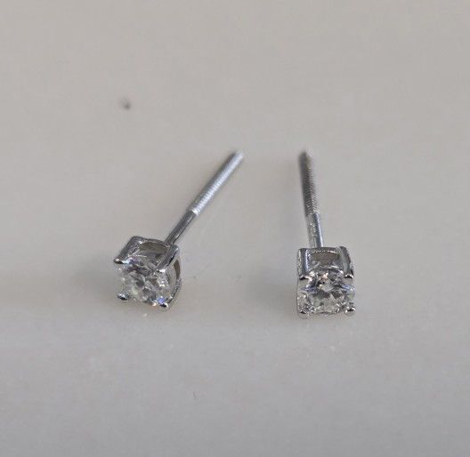GRA Certified VVS1 Moissanite Earring 4MM. Passes Diamond Tester