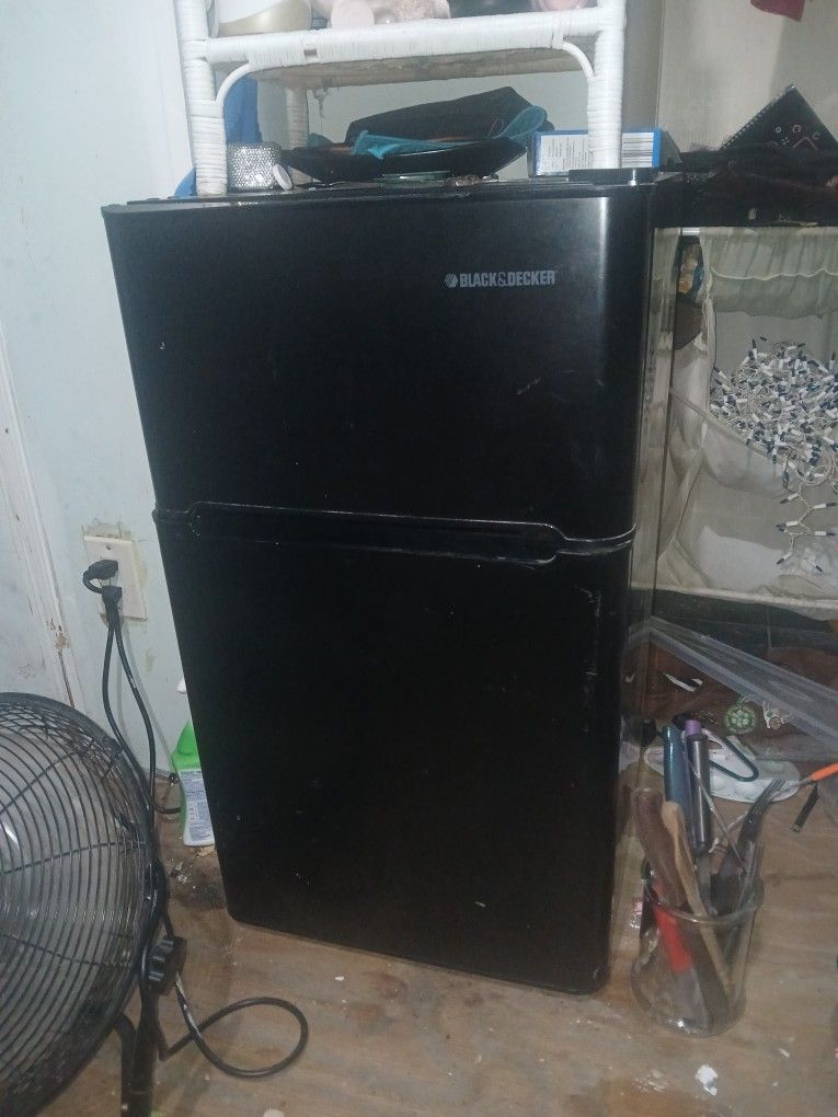 Black And Decker Mini Fridge 