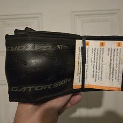 ***CONTINENTAL GATORSKIN Black Edition Tire***