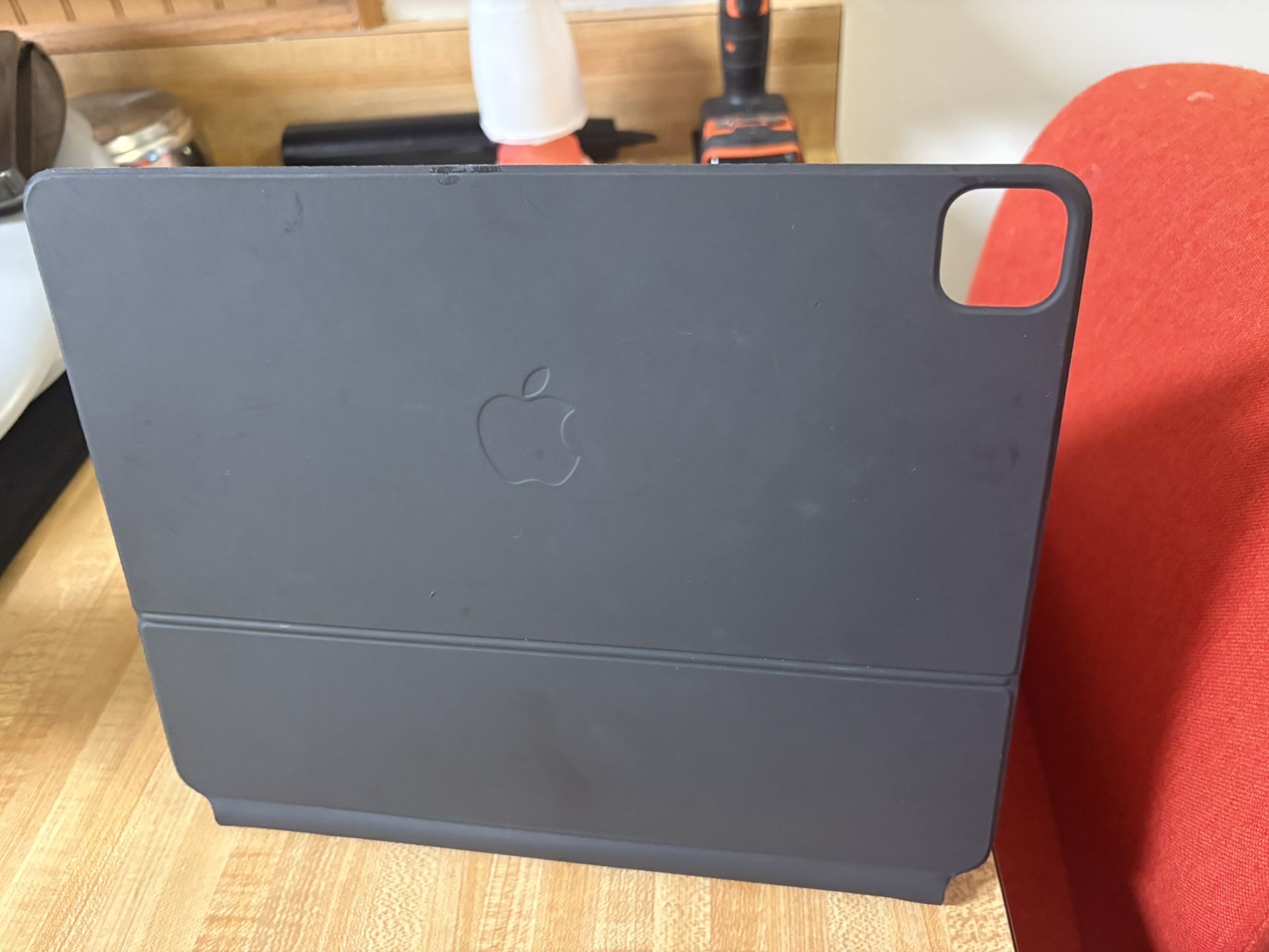 12.9 INCH MAGIC KEYBOARD APPLE