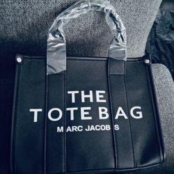 THE TOTE BAG 