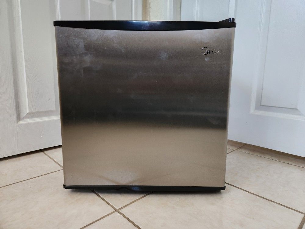 MIDEA MINI FRIDGE