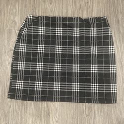 Plaid black n white skirt 
