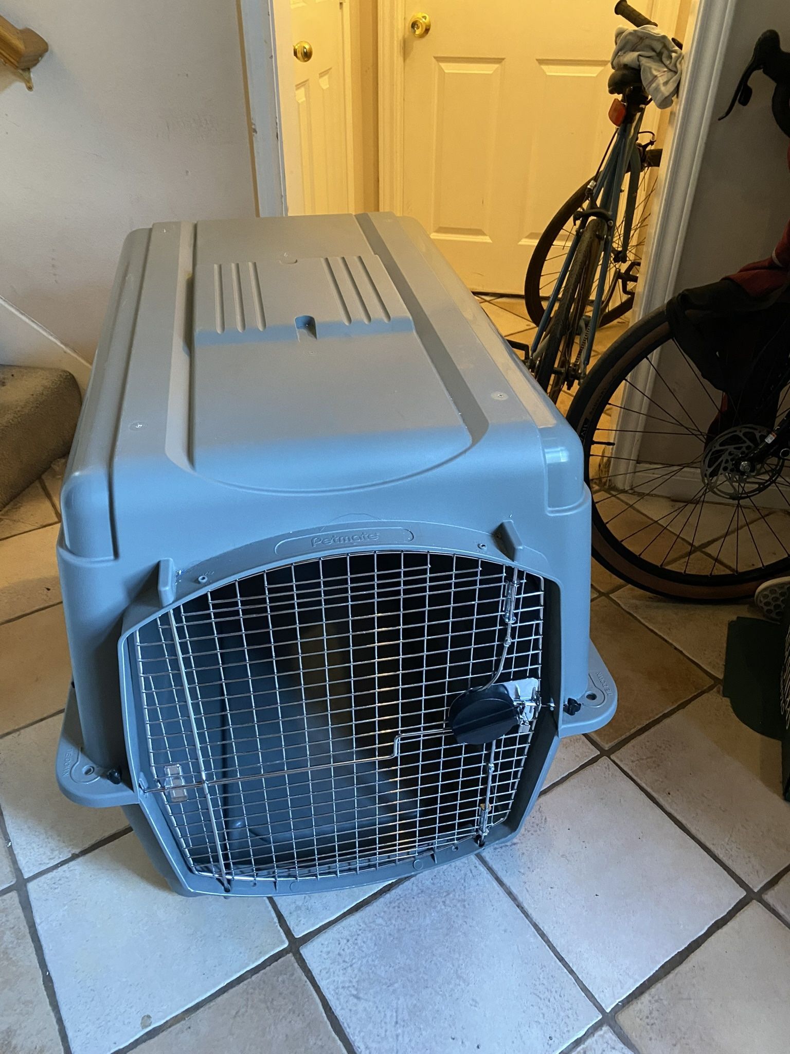 Large dog Crate, Airport Friendly
