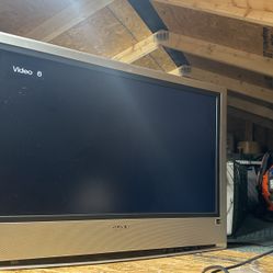 32 Inch Sony Tv With Mount And Remote 