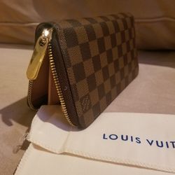 Louis Vuitton Damier Zippy Wallet