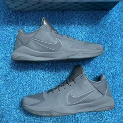 Kobe 5 fade to black size 8 but fit tight so size 7