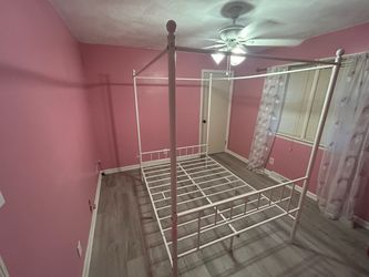 Full size canopy bed