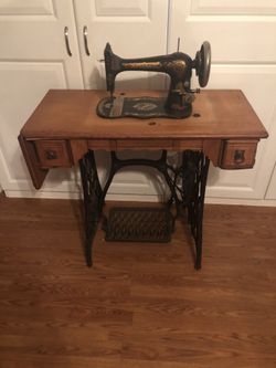 Vintage singer sewing machine with base