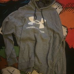 UNDER ARMOR HOODIE 