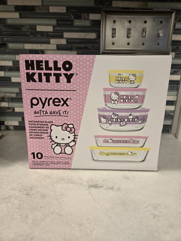 Pyrex Hello Kitty 10 Piece Set. (New In Box).