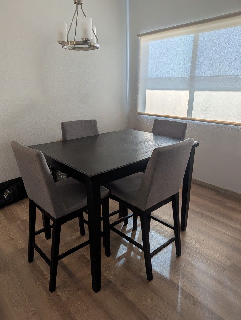 Table And Chairs 