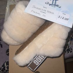 Uggs Slippers Size 7 