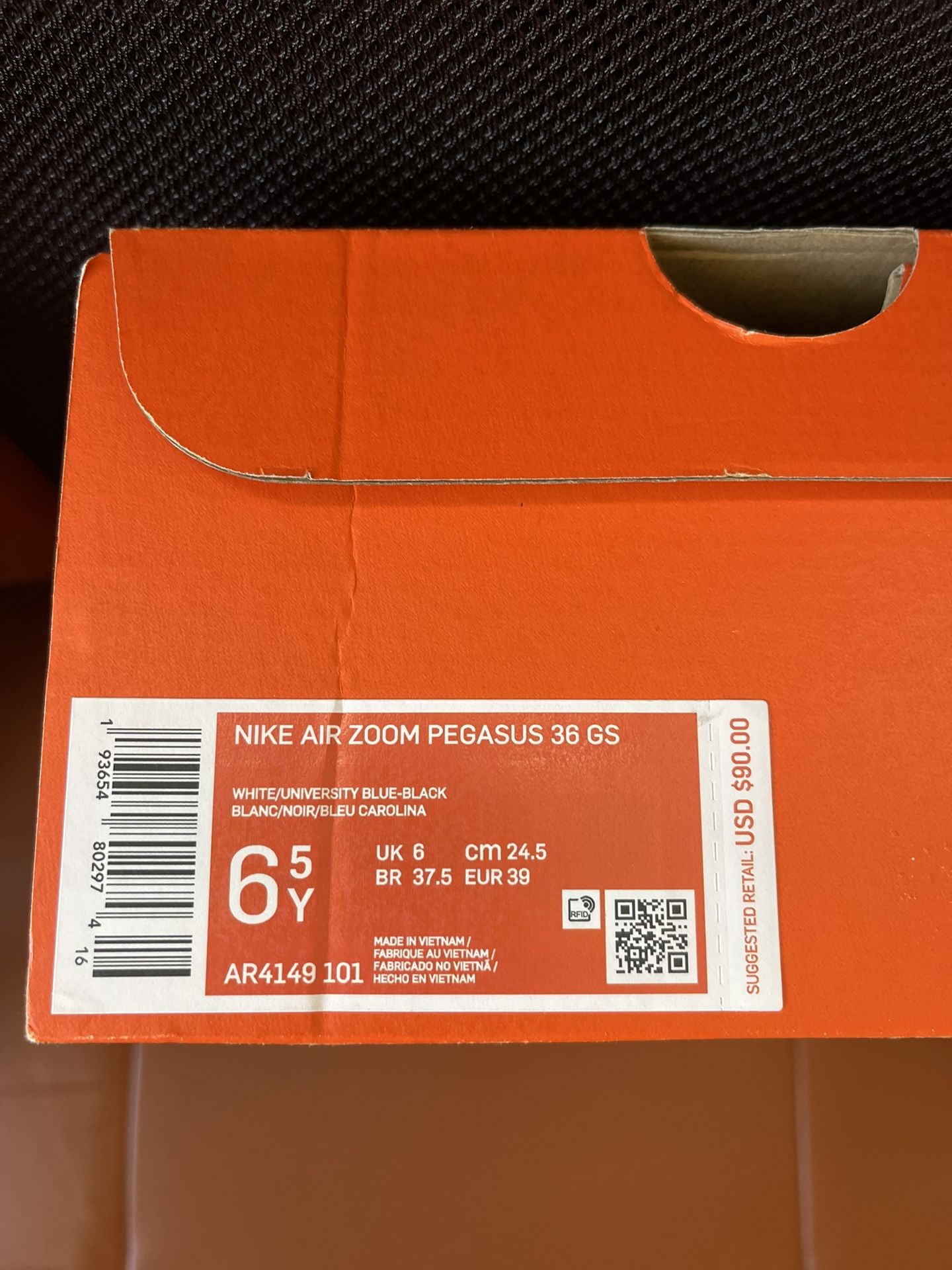 Nike air zoom Pegasus 36 GS - 6.5 Y Brand New With Box