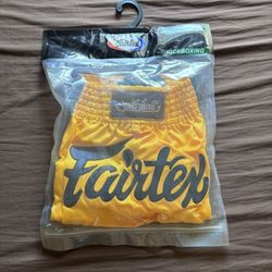 FAIRTEX MUAY THAI SHORTS SIZE M MENS BRAND NEW