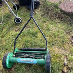 Push mower  price 25$  pick up   E   72   and grand  view    E   Tacoma