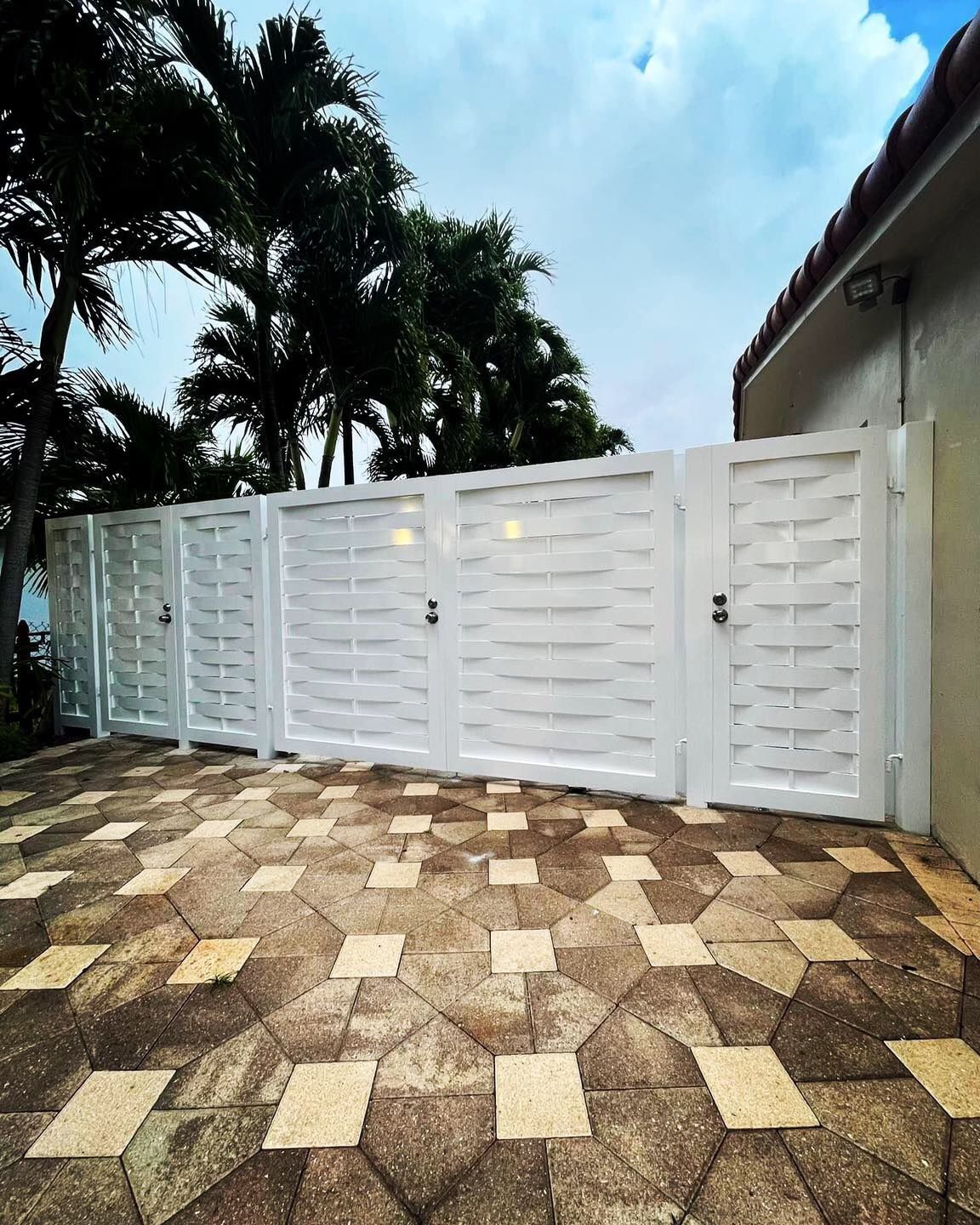 Aluminum Gate And Fence, Woven Design By UZBE Fence Design & Installation. for Sale in Hialeah