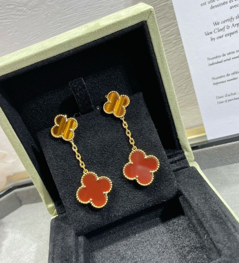 Fashionable women's four-leaf clover earrings