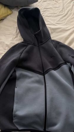 Black and grey Nike tech XS