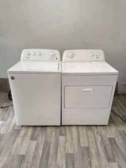 Whirlpool washer and dryer laundry set